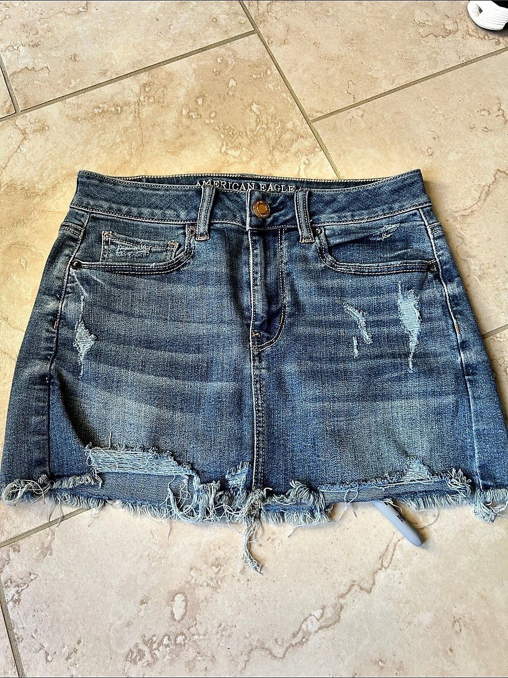 American Eagle Distressed Denim Jean Shorts in Blue Size 4